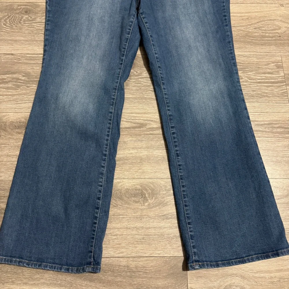Westport Signature Fit Bootcut Jeans Women 22W 42x30 Embroidered Pockets Stretch